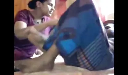Indossando abiti in sexy, lei delicatamente pornofilm completi succhiare la testa sensibile, muovendo la bocca abile con il movimento traslazionale
