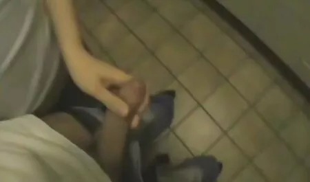Cutie giocando donne mature film completo con lei micio e lasciare fuori un gemito di dolce
