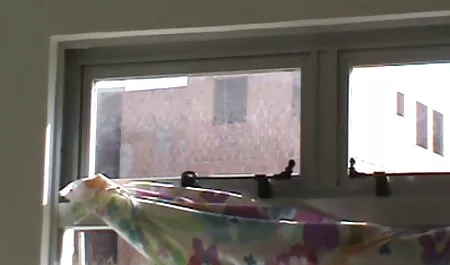 Stanco di aspettare il suo principe con un grande pene, ragazza del villaggio ha deciso di intrattenere le rose con la masturbazione. Chiuso in camera da letto, carino accarezzando il suo cazzo che ricci e film hard completi free lentamente mettere il dito nella sua vagina
