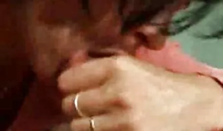 Ragazza bionda in mutandine si masturba video hard interi in cucina