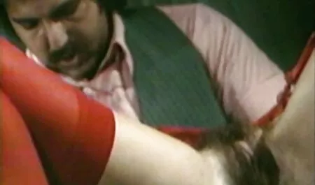 Quella cagna ha trovato un nuovo stallone, che, prima di inserire il suo cazzo in lei, leccare tutto film porno italiani interi il corpo bello
