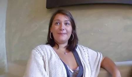 Mommy suzione pene perno giovane e ottenuto un film sexi completi lotto di semen su lei faccia