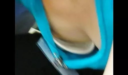 Brett Rossi è un affascinante spettacoli in scena lesbiche con una ragazza, pulcini si aiutano a vicenda masturbarsi, farlo con le dita e film hard completi italiani vibratore