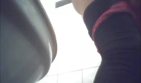 Bella ragazza Giapponese accarezzare la vagina con un vibratore roberta gemma film completo