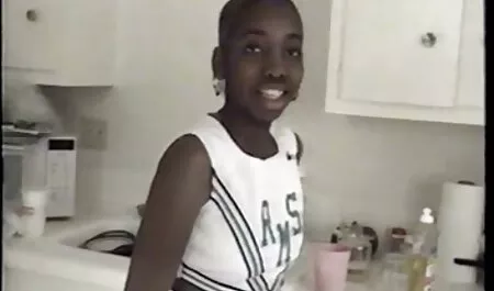 Gli piace già masturbandosi un fallo, tirando la palla è la sua ragazza, che lo ha film completi incesti portato ad uno stato di euforia estrema
