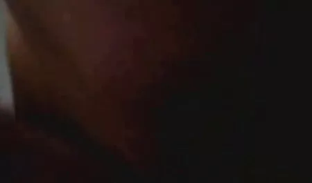 Le pornocompleti riprese di una cagna quando lei con piena di lussuria inserimento di cetriolo nel culo