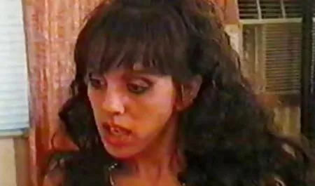 La cagna ama quando il suo pene completo porn va in profondità nella vagina