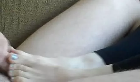 Due femmine seduti nella parte superiore della film porno completi lesbiche vagina per le loro amiche