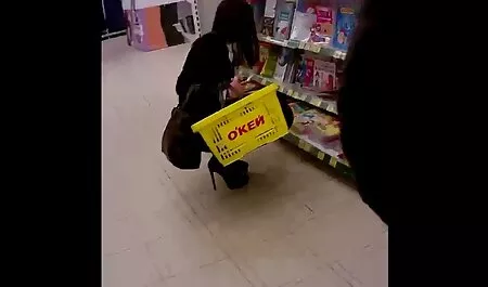 Bruna con grandi seni cambiando in film completi incesti italiani un taxi