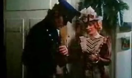 Seno cagna ondeggiante con ogni film intero hard spinta del pene
