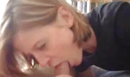 Nikki filmporno completi Bionda Con Grandi Tette accarezzando se stessa