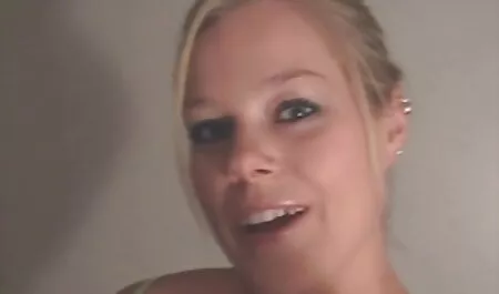 La film porno erotici completi bionda rapidamente a cavallo sul pene