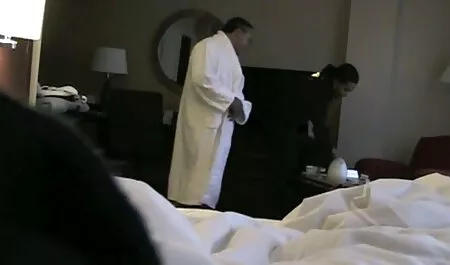 Una ragazza dai Capelli rossi con grandi seni la eccita in un primo momento, Lei delicatamente masturbarsi la figa rasata films completi porno e dolce, e anche mettere il dito nella sua vagina.