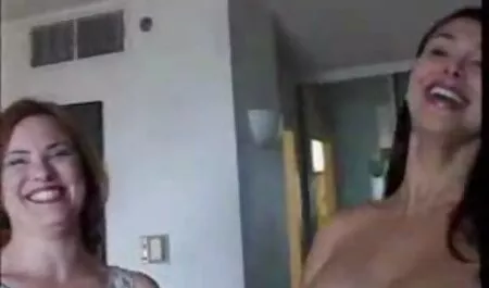 Giovane bruna è troppo erotici completi cornea