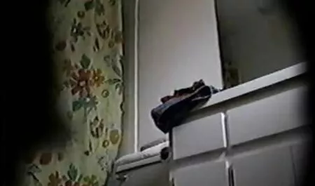 Una cagna giovane si film porno trans completo masturba nel suo letto