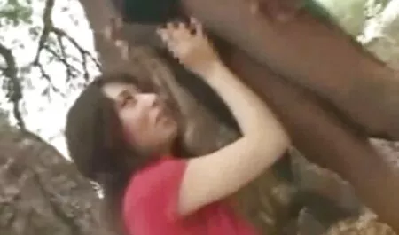Pepe accarezzando i glutei e le cosce della ragazza, e poi metterlo nella parte posteriore e cominciò a giocare con le film porno completo moana pozzi labbra.