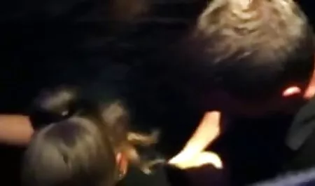 Si può offrire ai tuoi amici che sono annoiati e vedere come lei succhiare film porno completi in streaming la sua dignità che è stagnante e godere il fare l'amore è pieno di passione da questa coppia di innamorati.