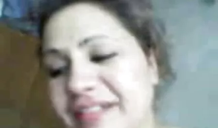 Il sesso con una donna di colore darà all'uomo piena soddisfazione non solo con affetto, ma anche dal corpo, da dove si desidera fare sesso con la ragazza sempre più difficile, un xnxx completo altro ingresso al culo nero e lo sperma sta già fluendo verso l'analnya, lungo il pane, lungo i piedi dell'