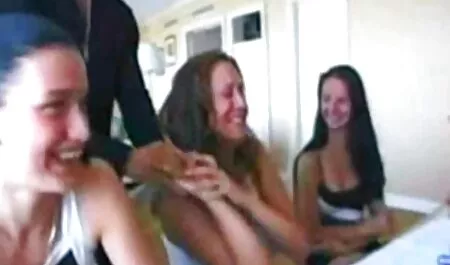 Membri dei Giganti. Un pompino in uno dei film porno completi streaming due