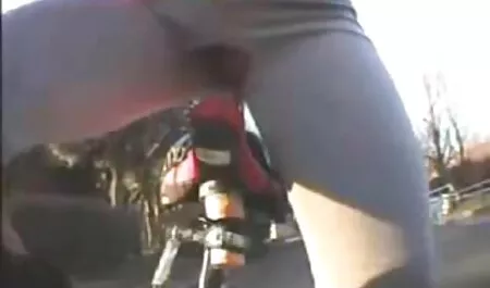 Hanno sesso in bagno, egli appollaiato sul suo culo film porno amatoriali italiani completi e in movimento spingendo
