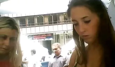 Un giovane dai capelli castani lentamente e delicatamente succhiare il pene lunghezza di un uomo film completi incesti