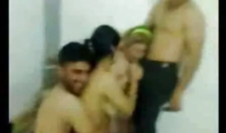 L'uomo film porno completo selen leccato i piedi di tre donne cagna